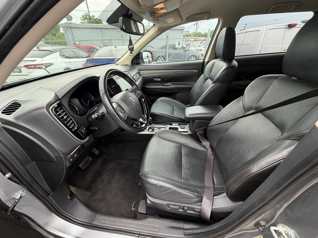 2020 Mitsubishi Outlander Image 39