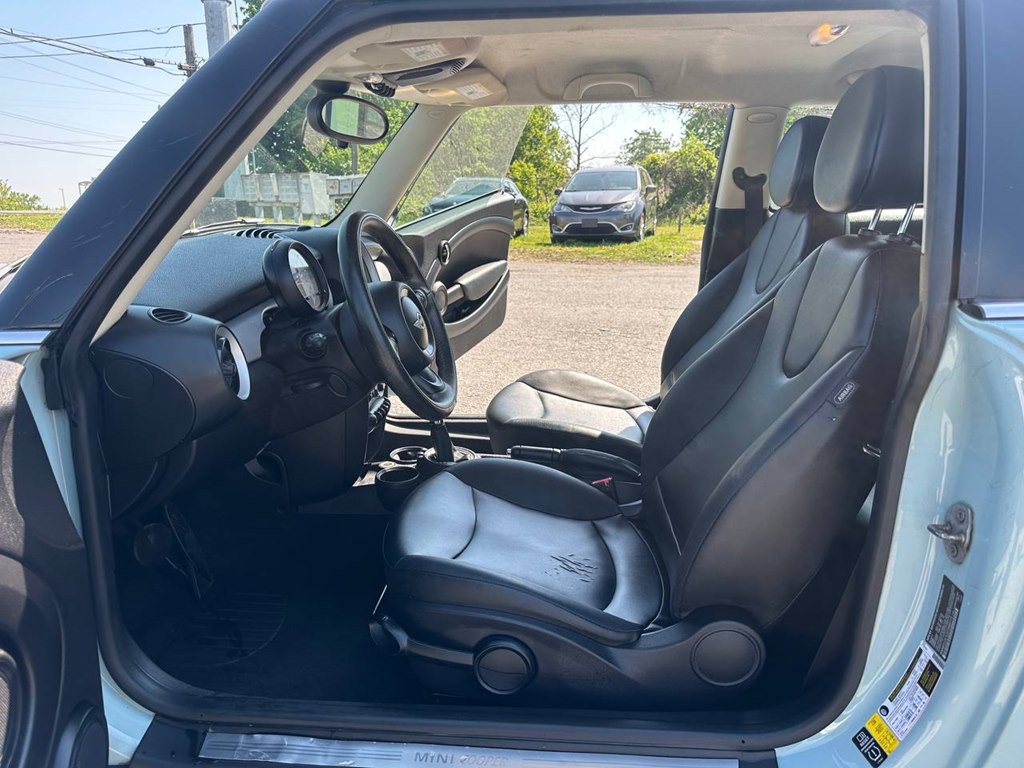 2013 MINI Cooper Image 14