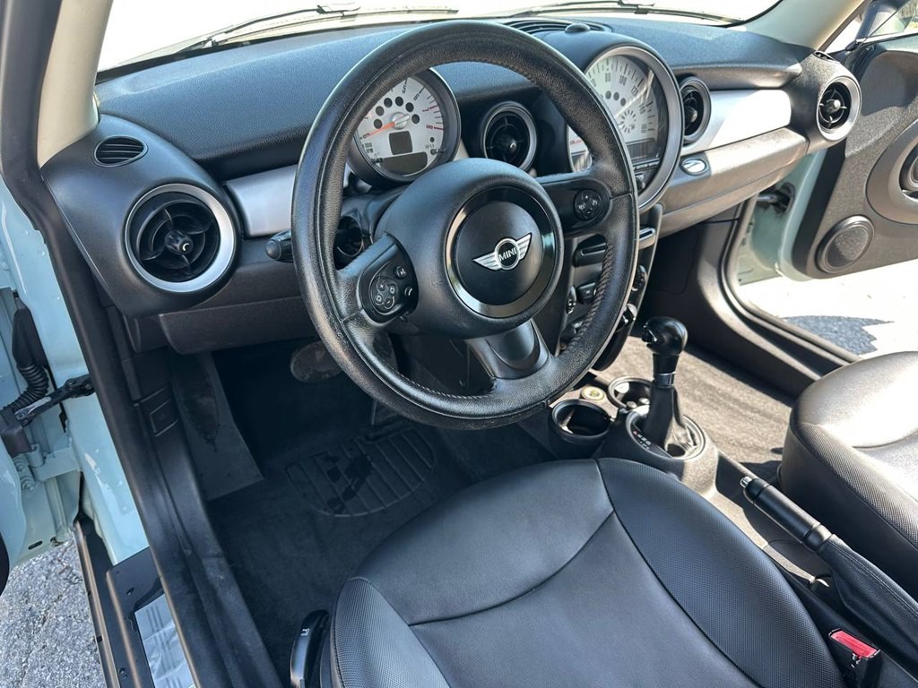 2013 MINI Cooper Image 15