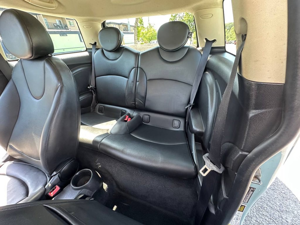 2013 MINI Cooper Image 16