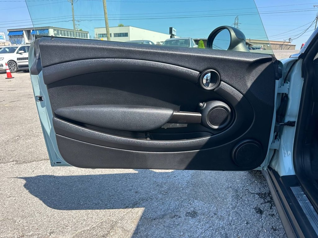 2013 MINI Cooper Image 17