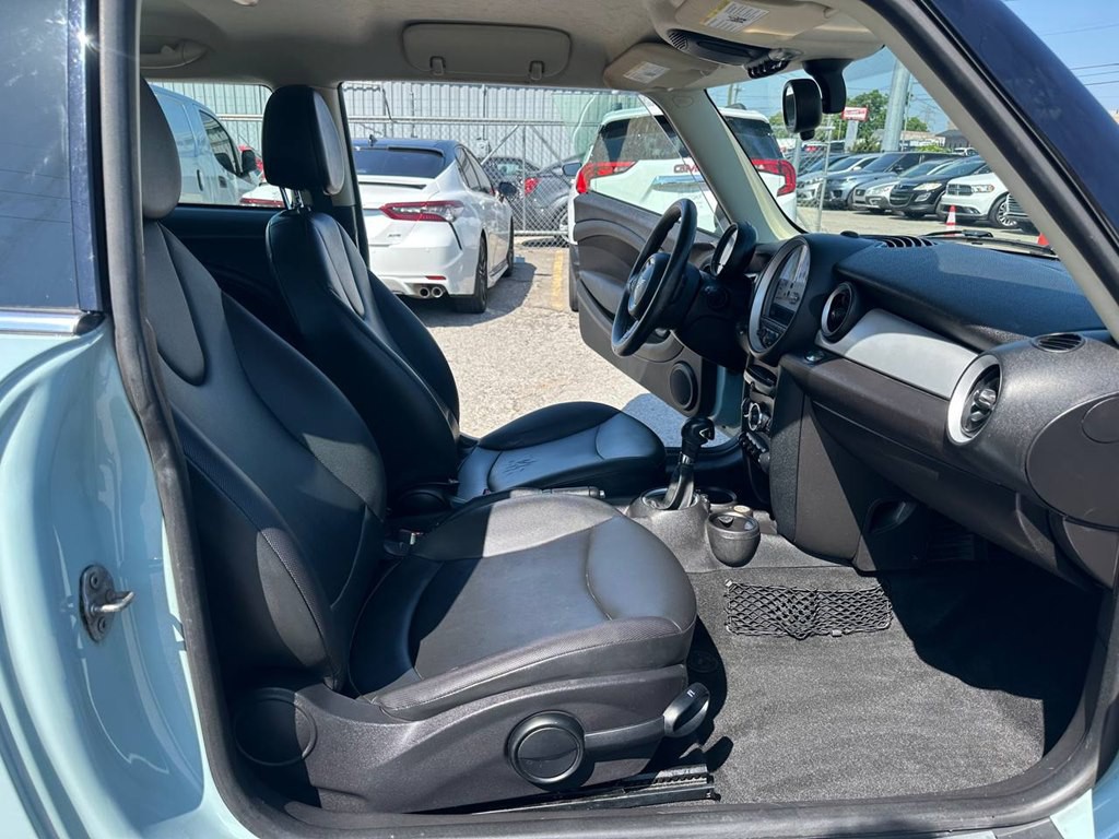 2013 MINI Cooper Image 18