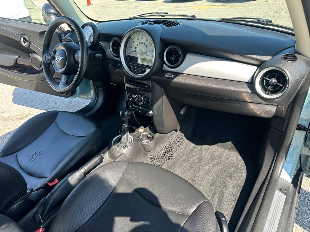 2013 MINI Cooper Image 19