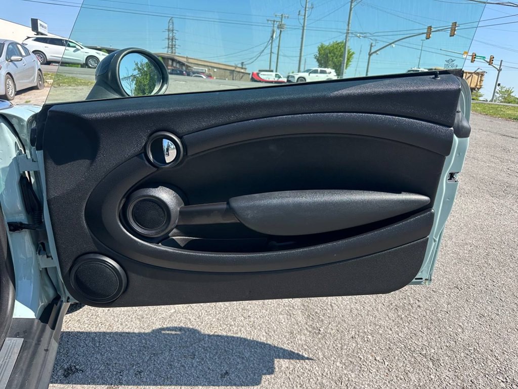 2013 MINI Cooper Image 21