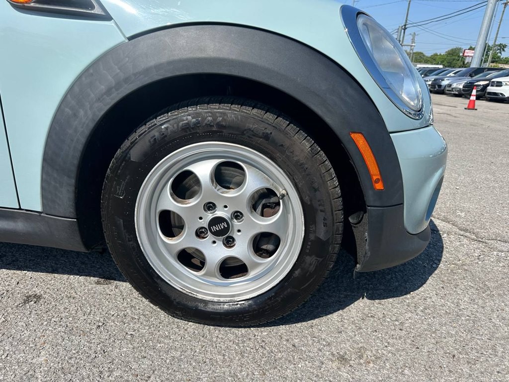 2013 MINI Cooper Image 22