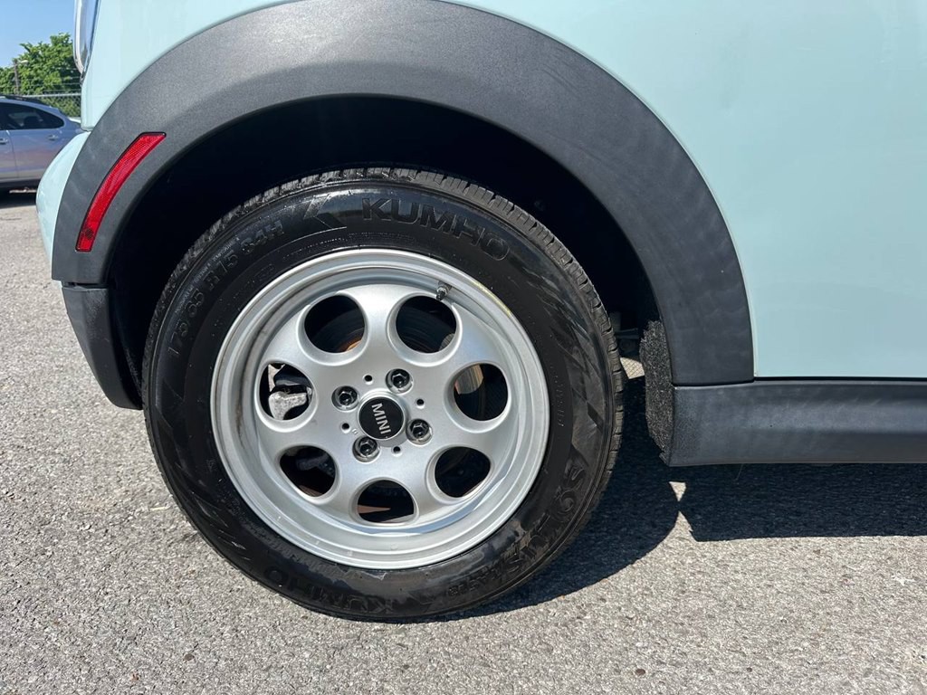 2013 MINI Cooper Image 24