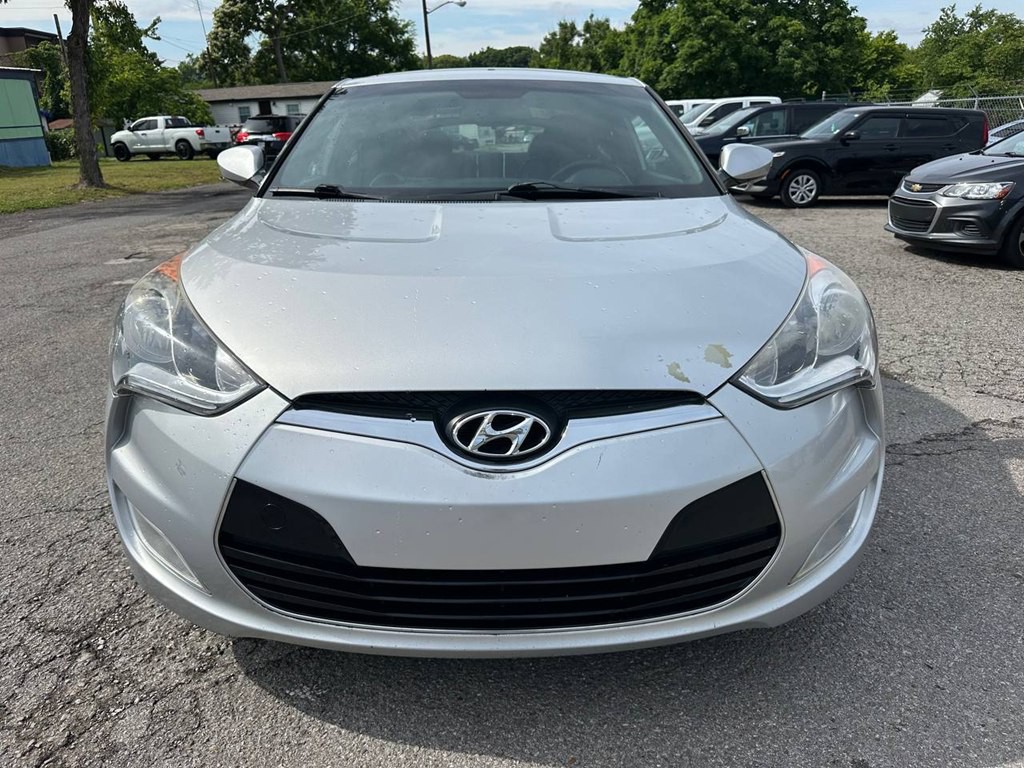 2016 Hyundai Veloster Image 2
