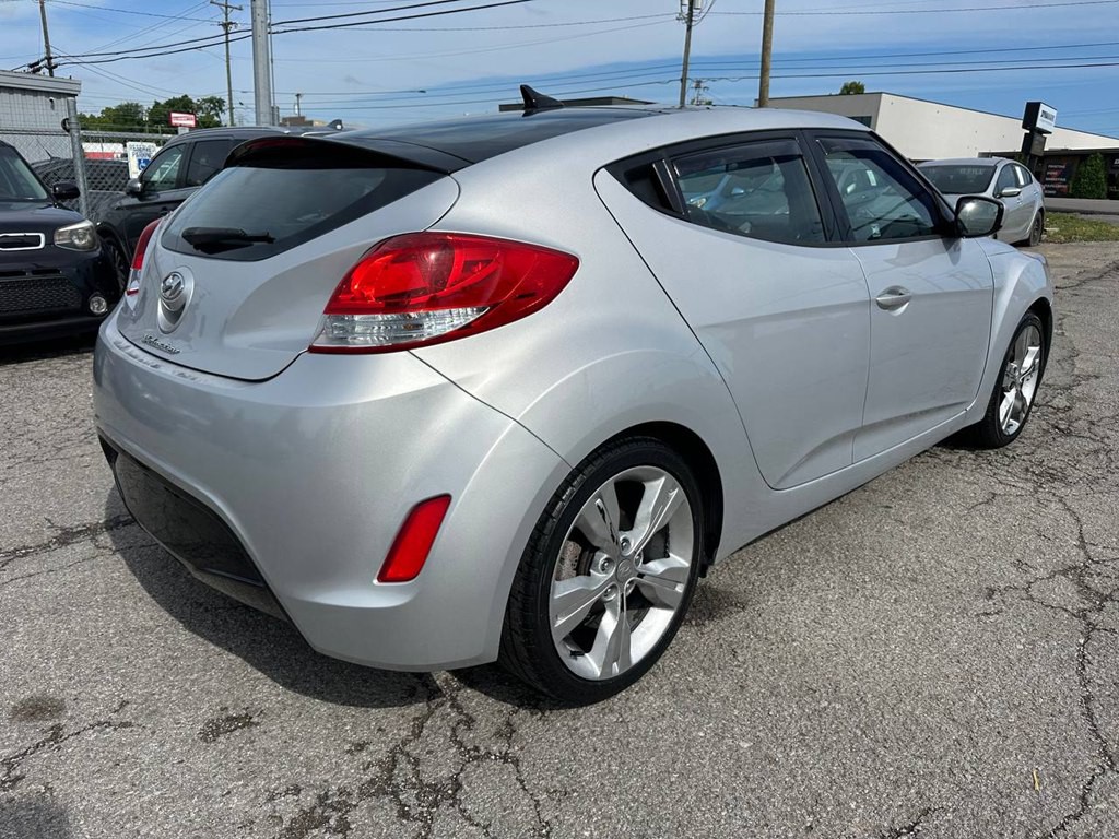 2016 Hyundai Veloster Image 5