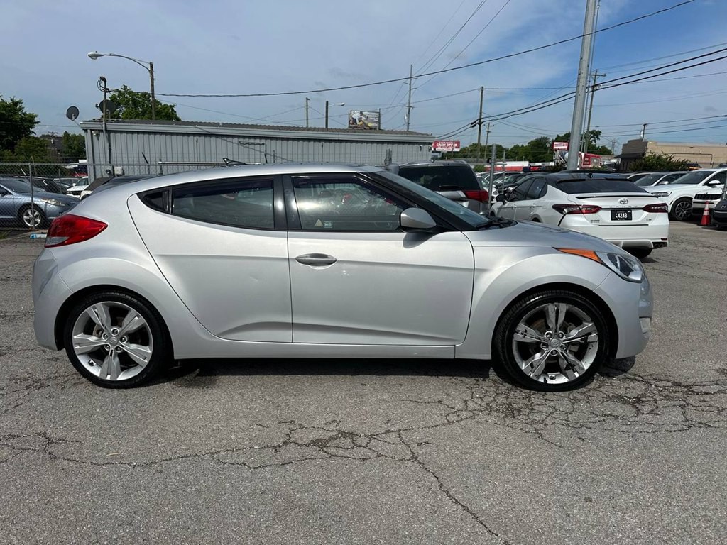 2016 Hyundai Veloster Image 6