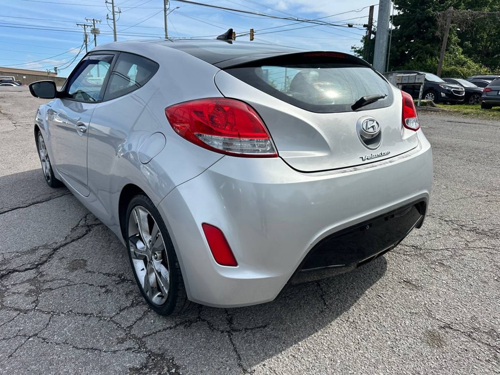 2016 Hyundai Veloster Image 9
