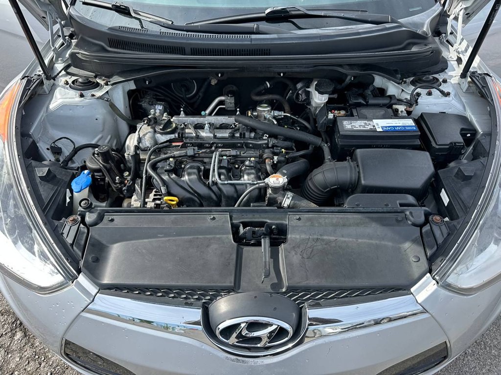 2016 Hyundai Veloster Image 10