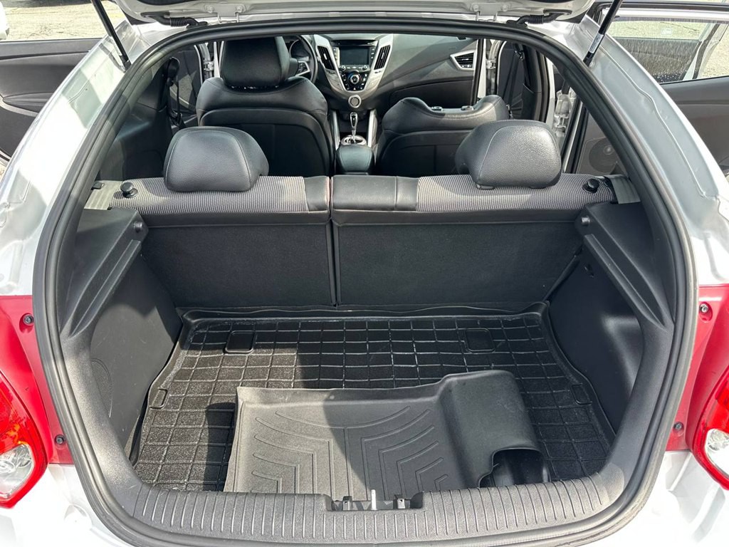 2016 Hyundai Veloster Image 11