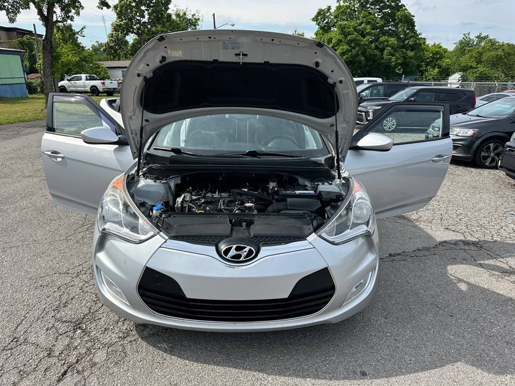 2016 Hyundai Veloster Image 12