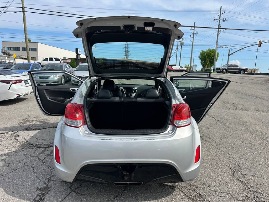 2016 Hyundai Veloster Image 13