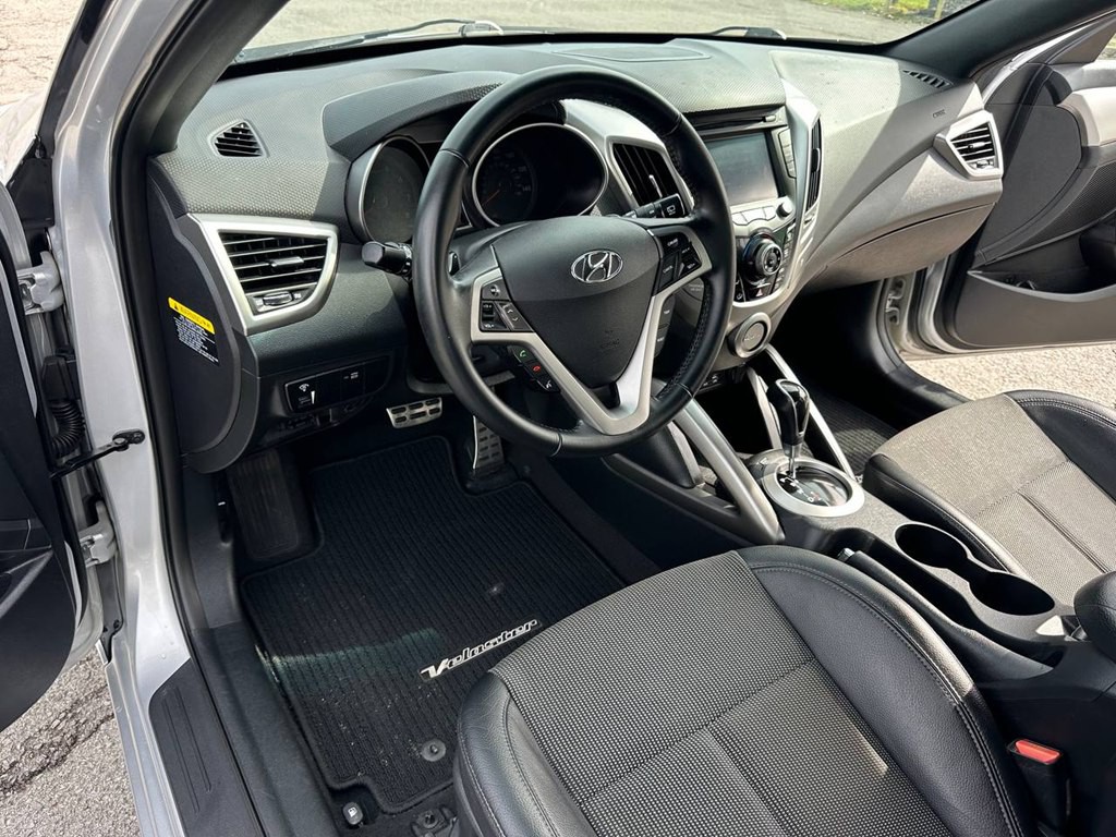 2016 Hyundai Veloster Image 14