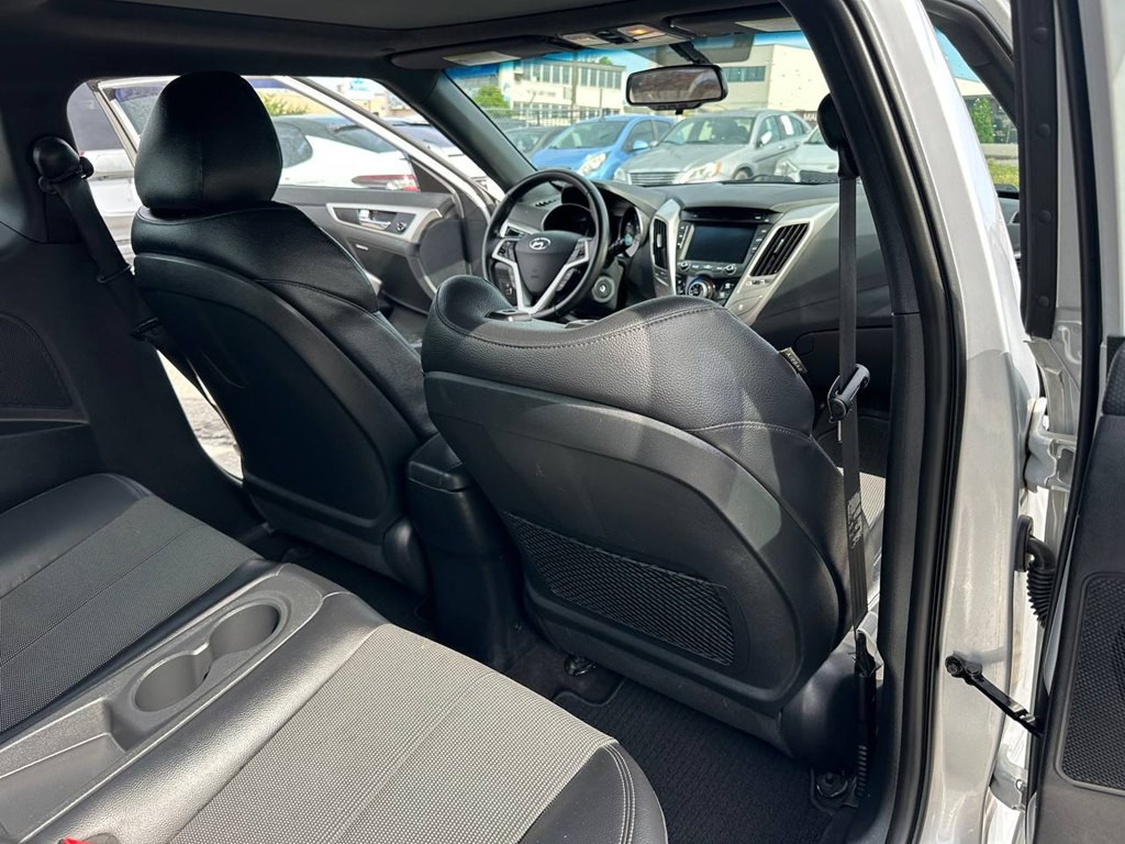 2016 Hyundai Veloster Image 17