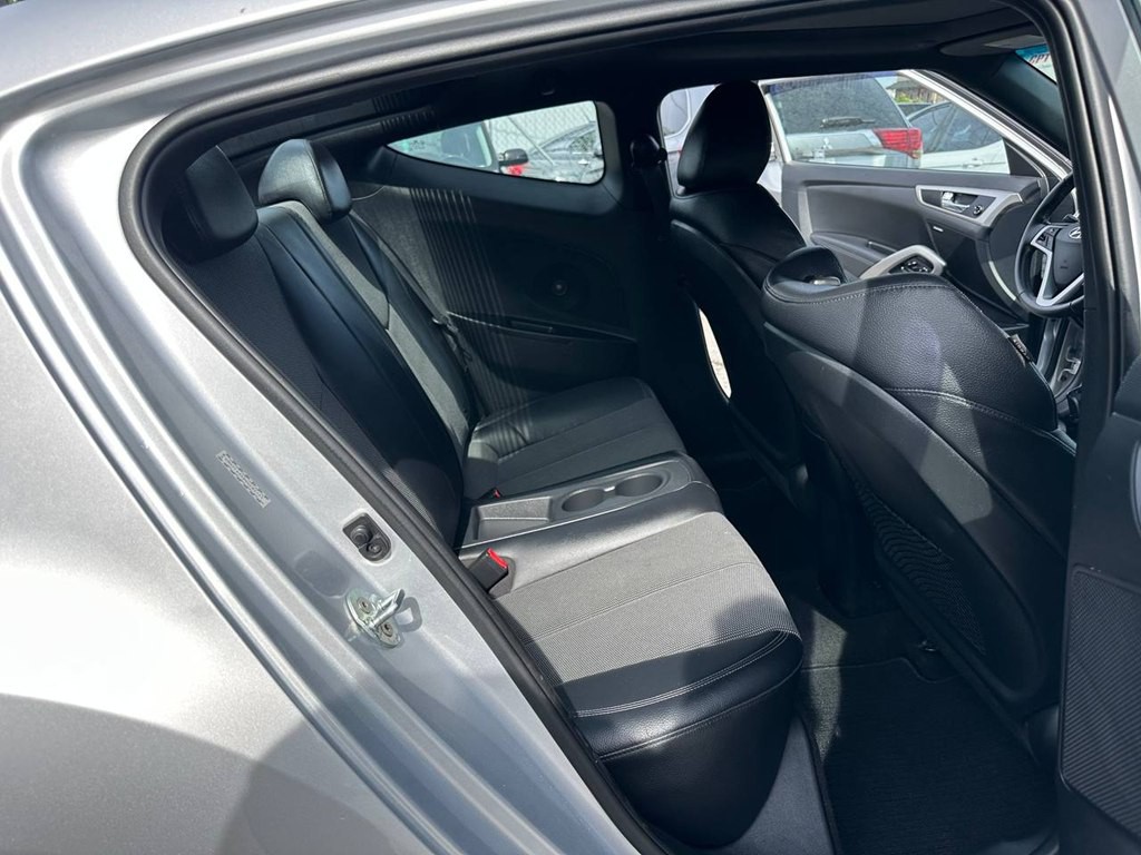 2016 Hyundai Veloster Image 18