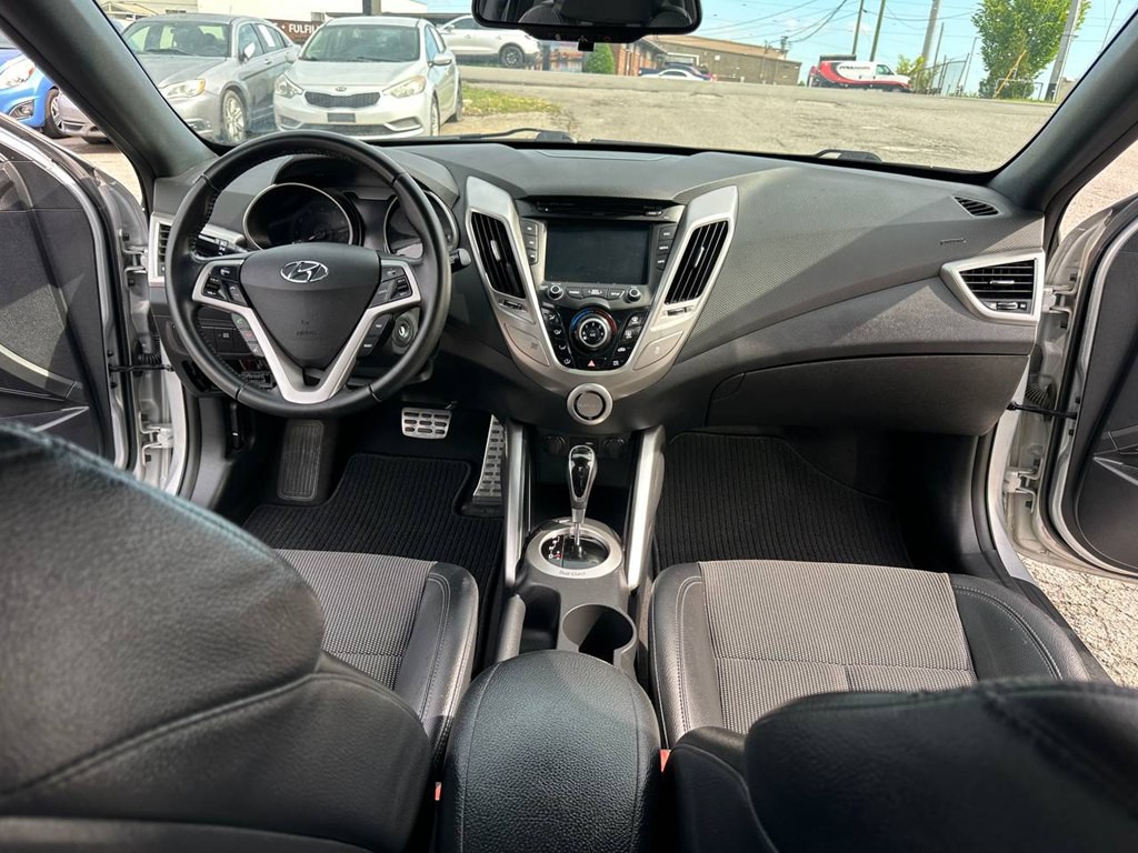 2016 Hyundai Veloster Image 20