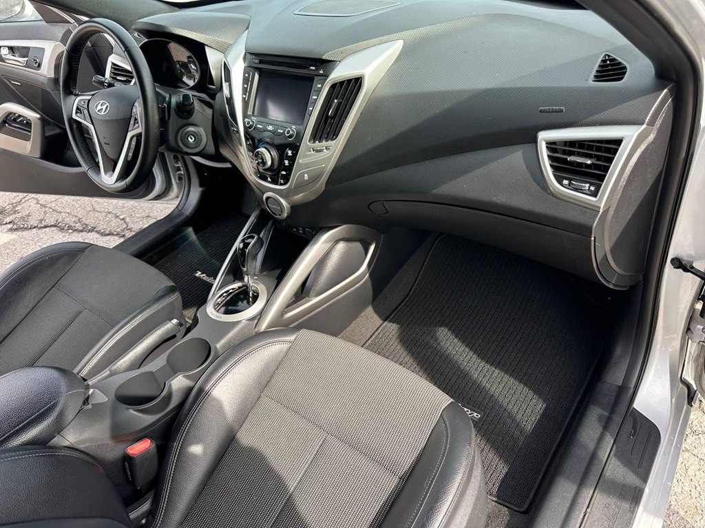 2016 Hyundai Veloster Image 21