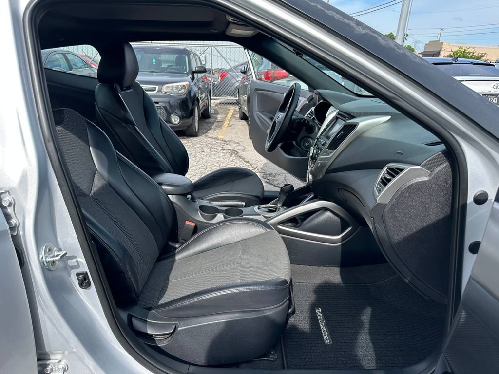 2016 Hyundai Veloster Image 22