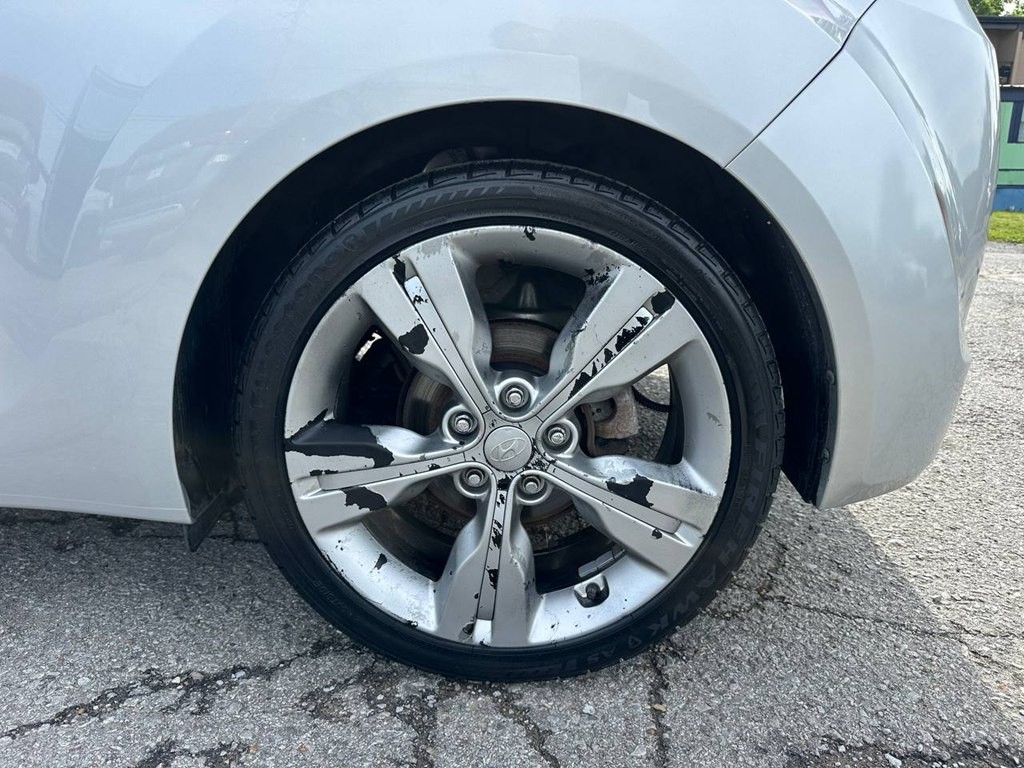 2016 Hyundai Veloster Image 26