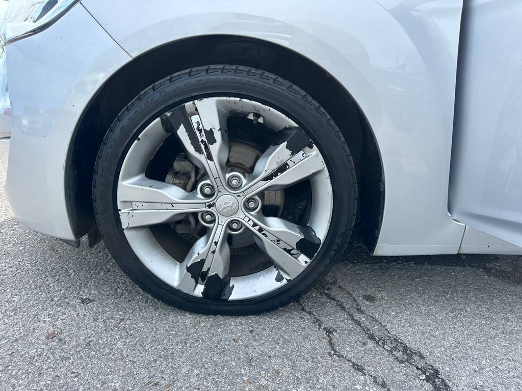2016 Hyundai Veloster Image 28