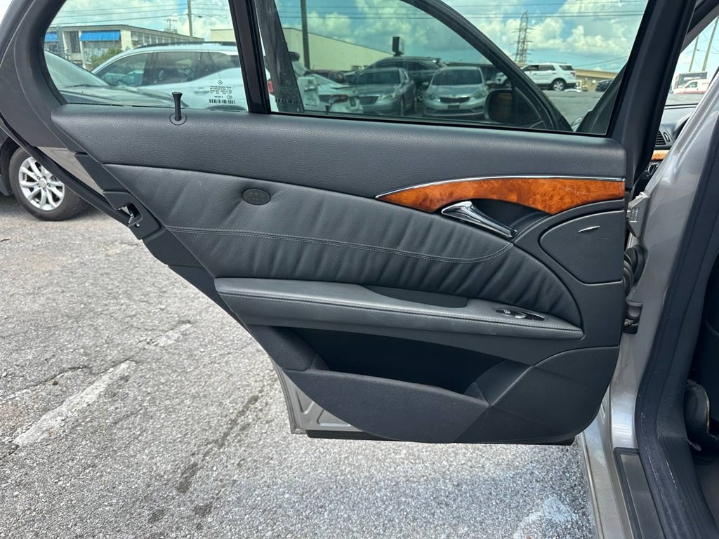2003 Mercedes-Benz E-Class Image 18