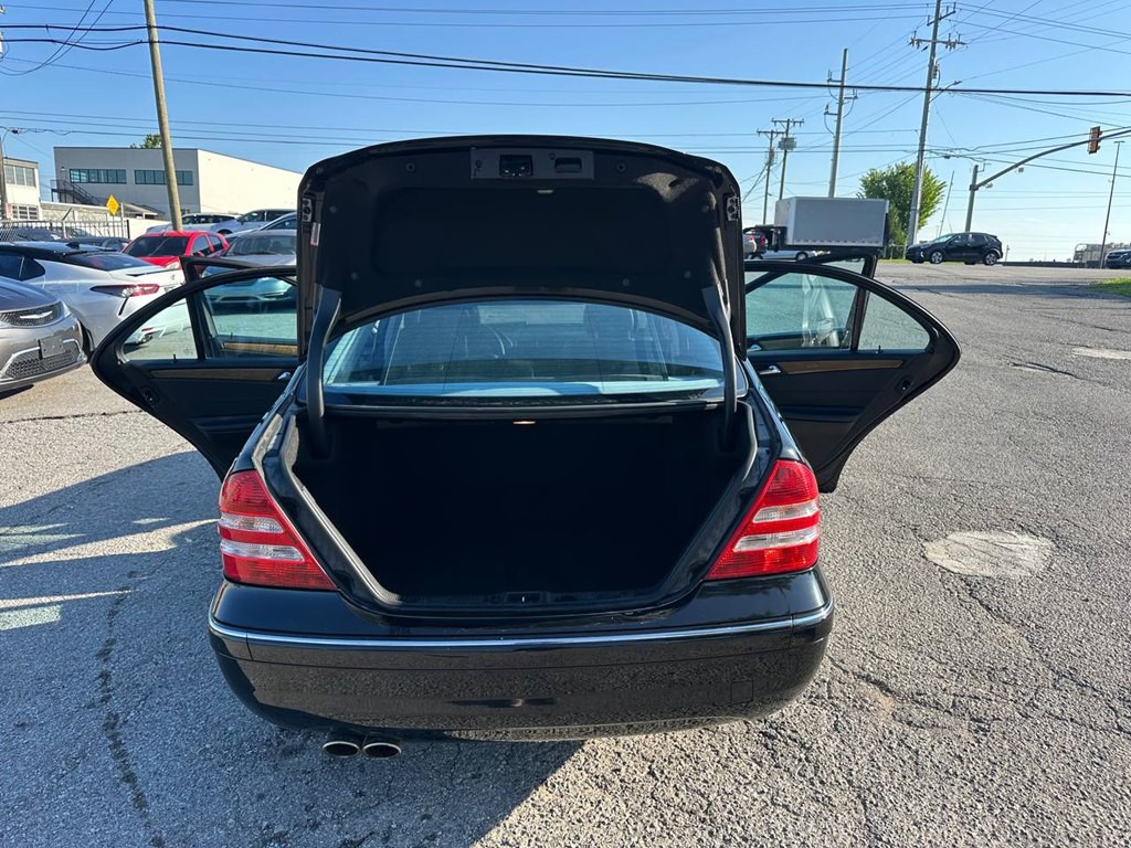 2007 Mercedes-Benz C-Class Image 12