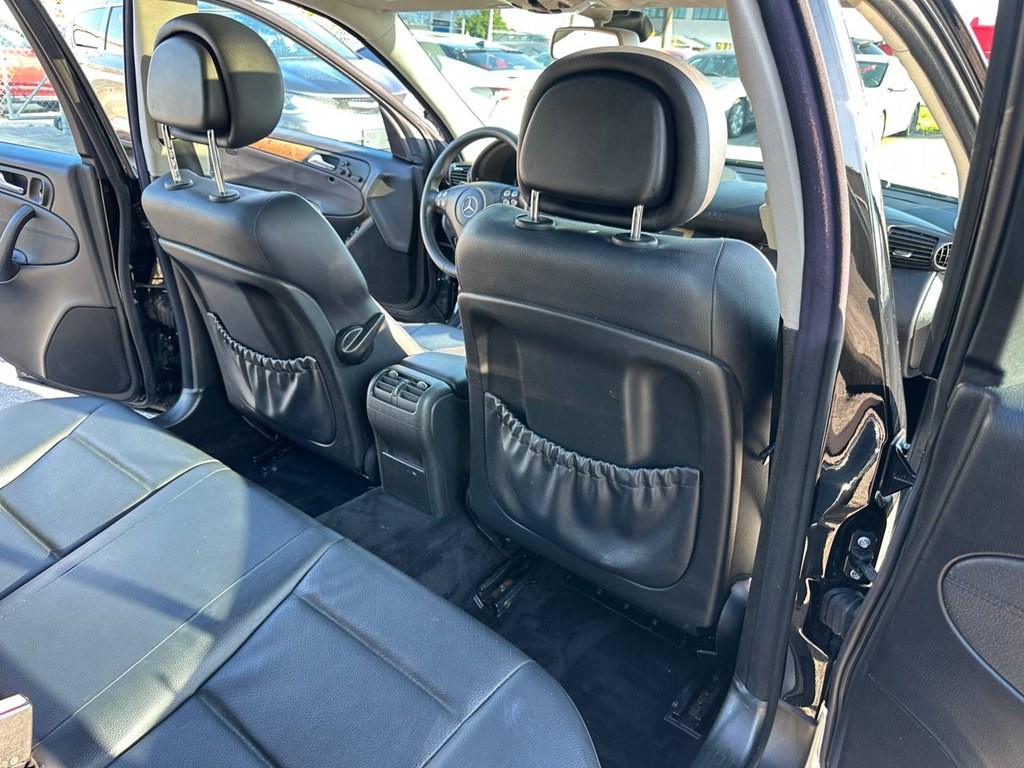 2007 Mercedes-Benz C-Class Image 23