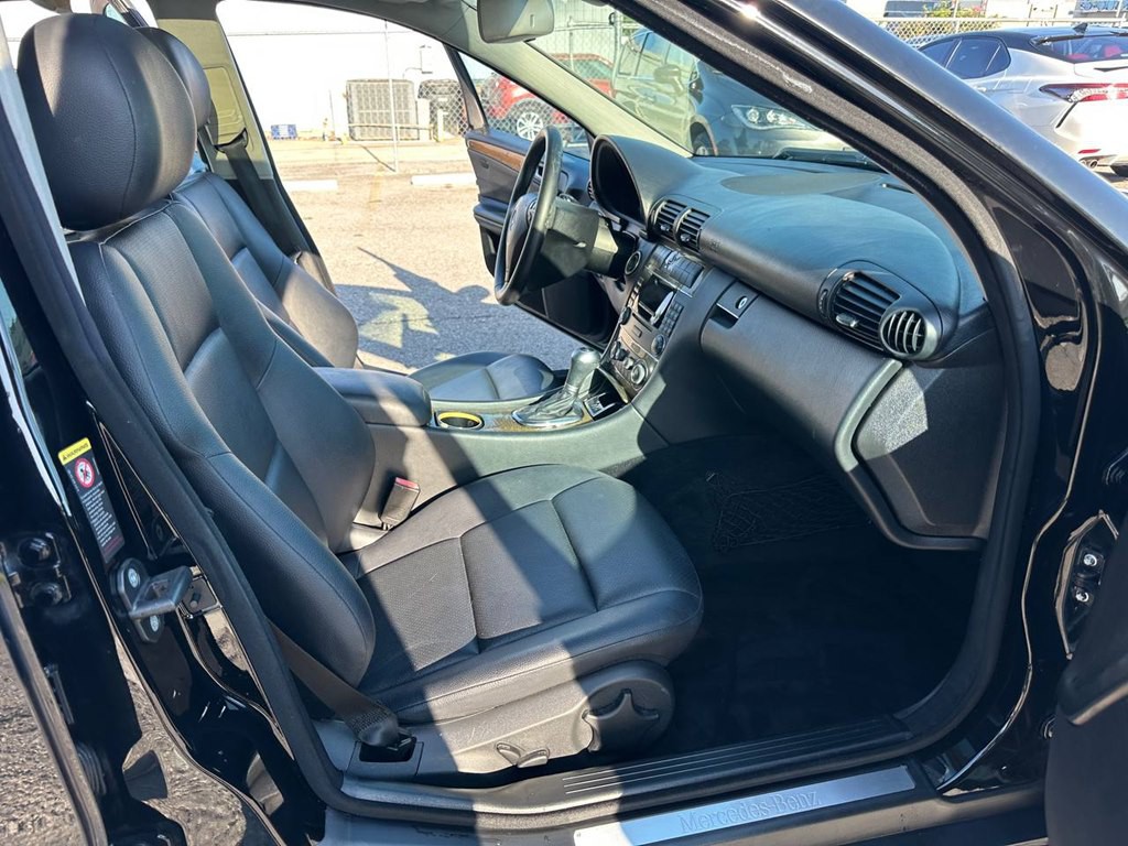 2007 Mercedes-Benz C-Class Image 24