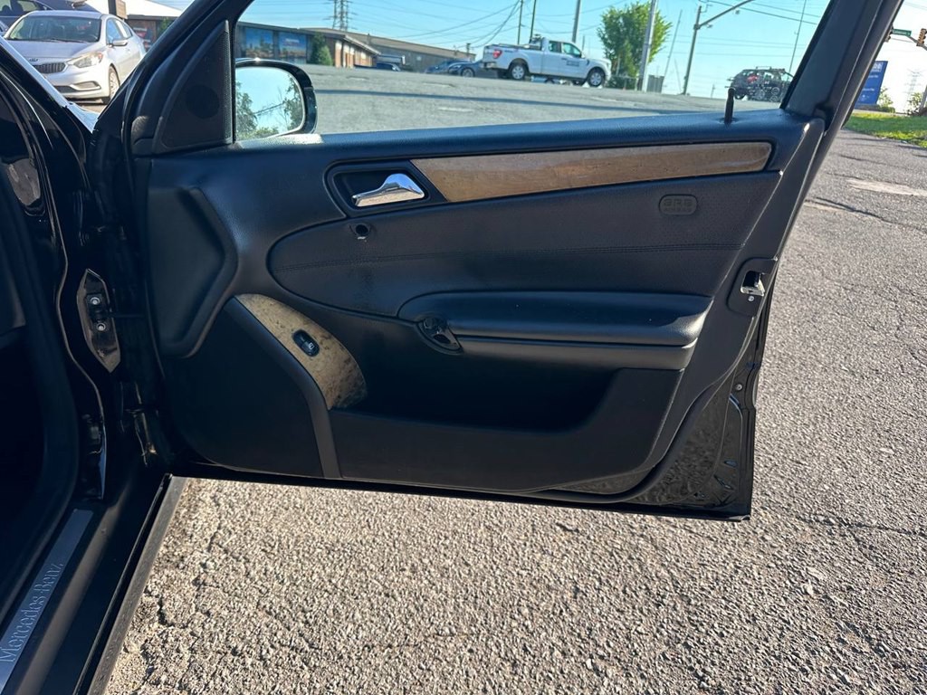 2007 Mercedes-Benz C-Class Image 25
