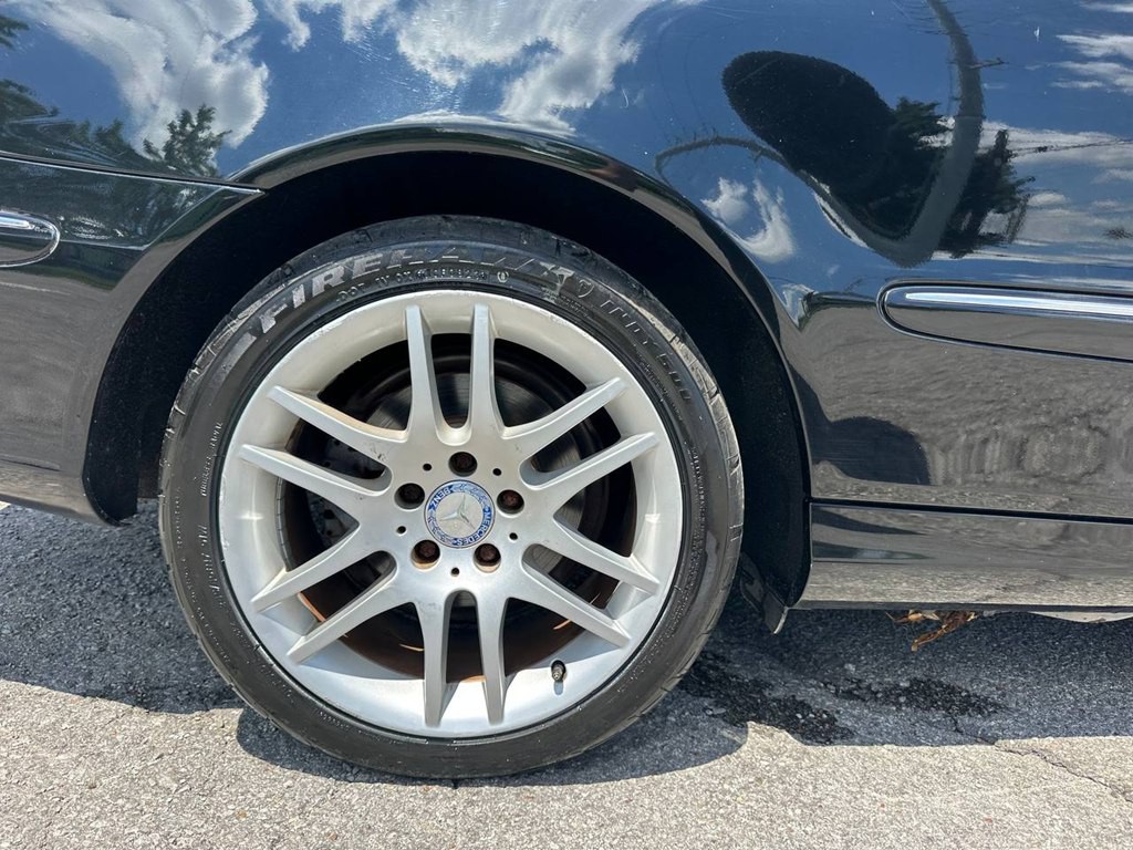 2009 Mercedes-Benz CLK-Class Image 12