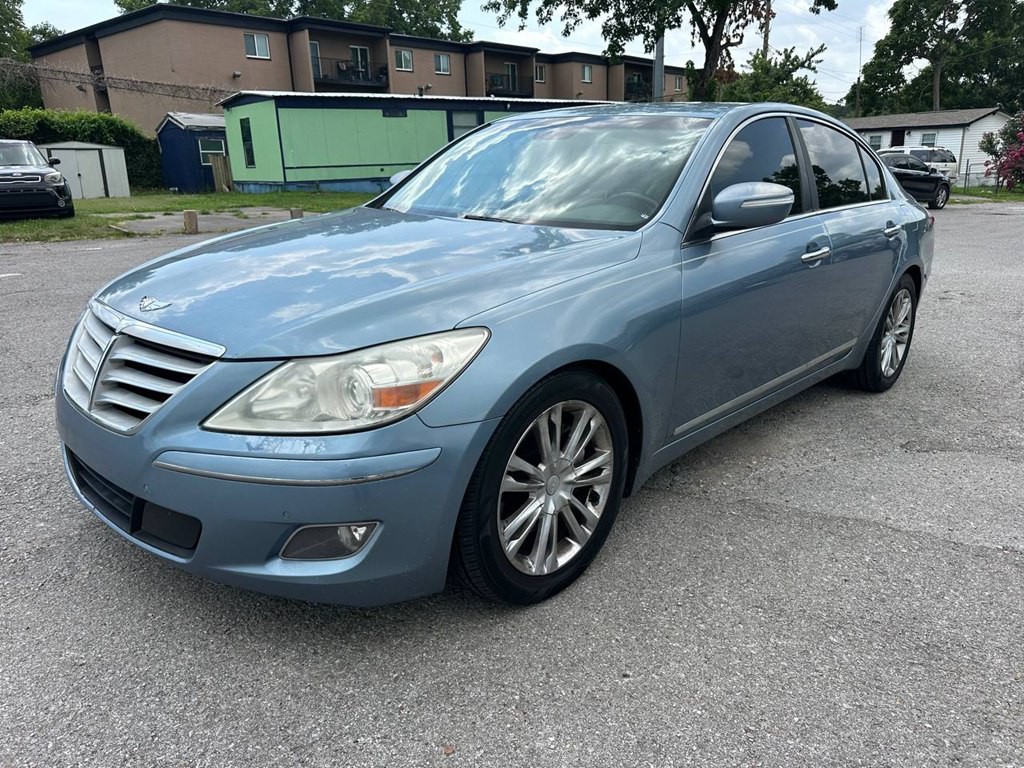 2011 Hyundai Genesis Image 2