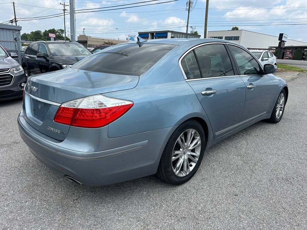 2011 Hyundai Genesis Image 5