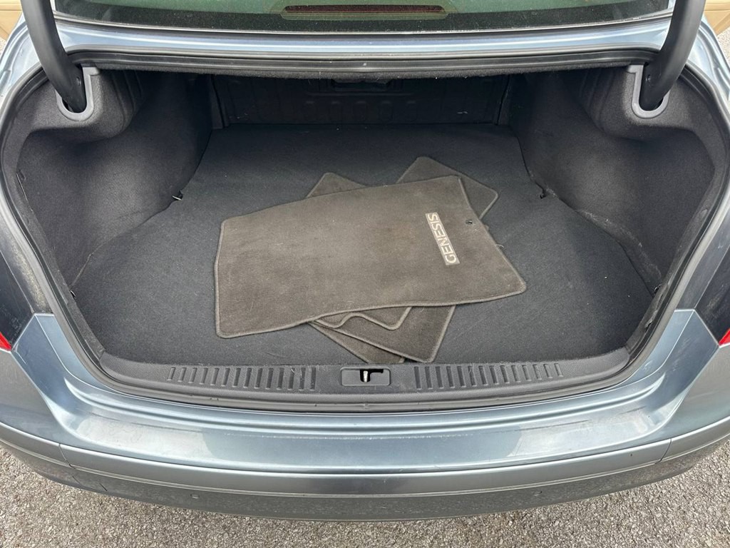 2011 Hyundai Genesis Image 13