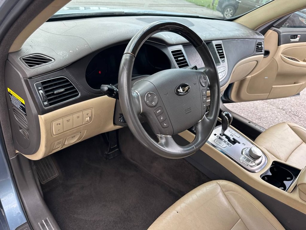 2011 Hyundai Genesis Image 16