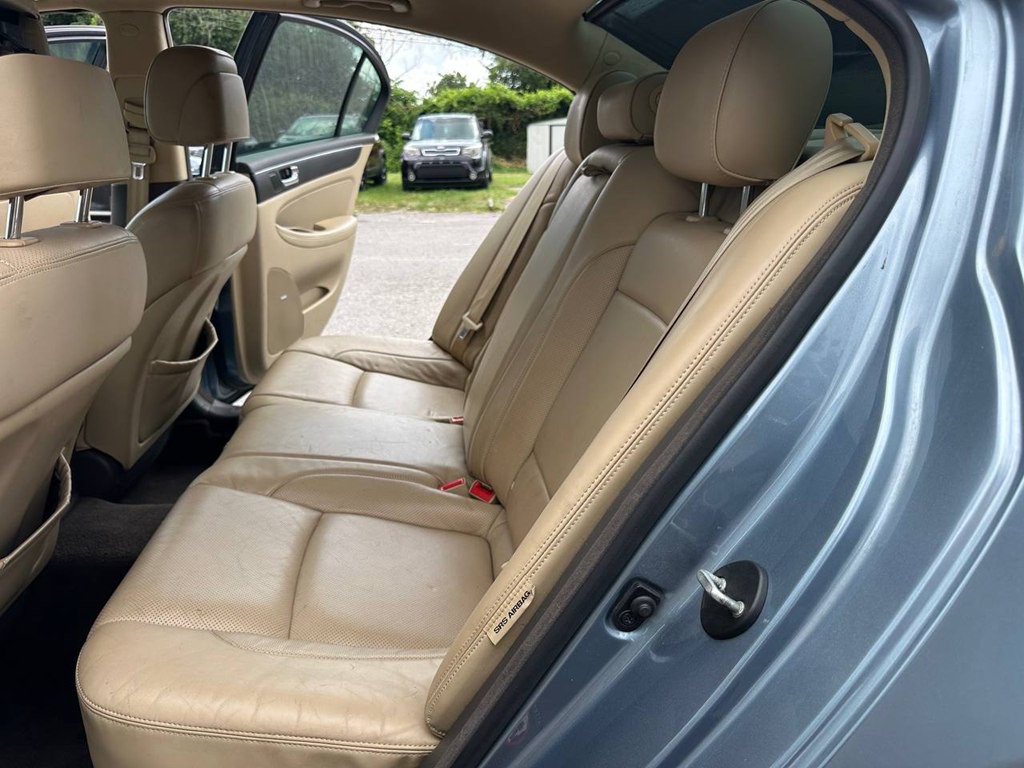 2011 Hyundai Genesis Image 17