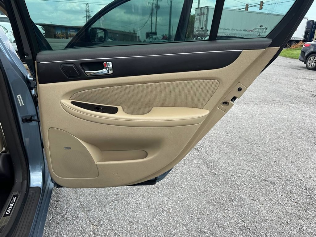 2011 Hyundai Genesis Image 19