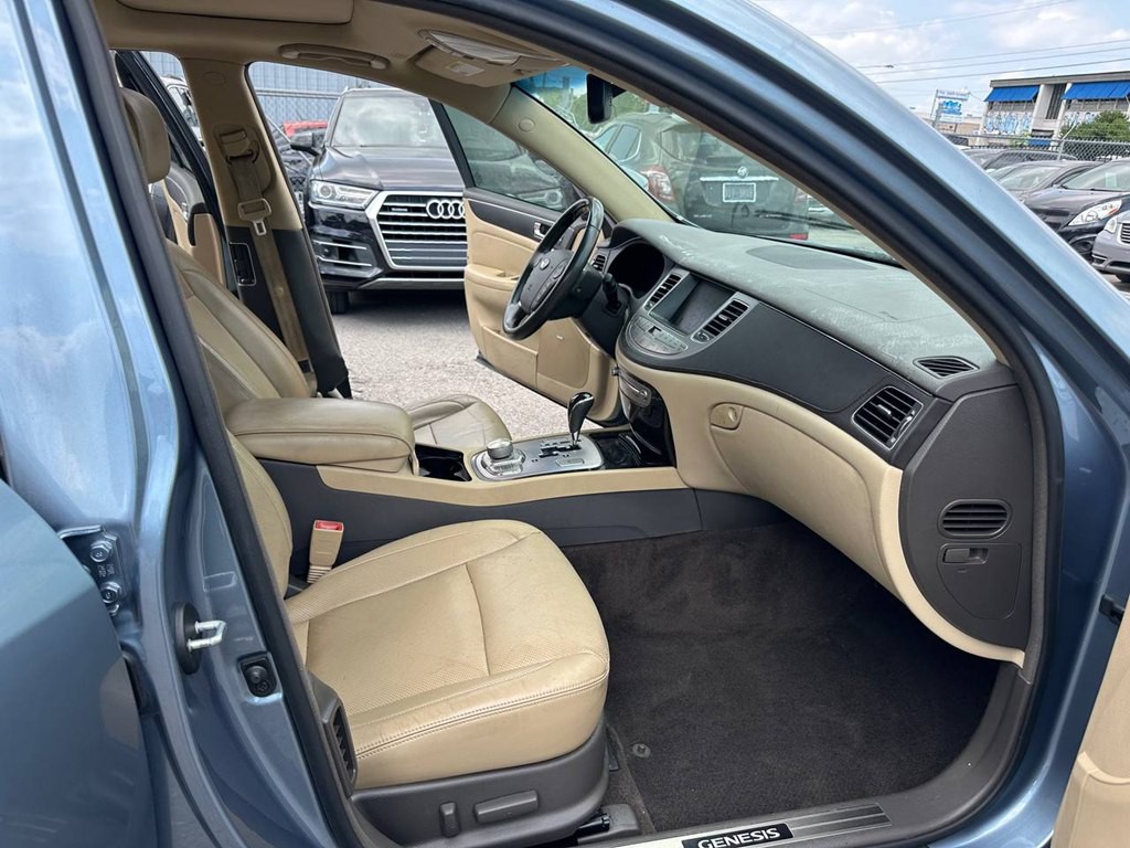 2011 Hyundai Genesis Image 21