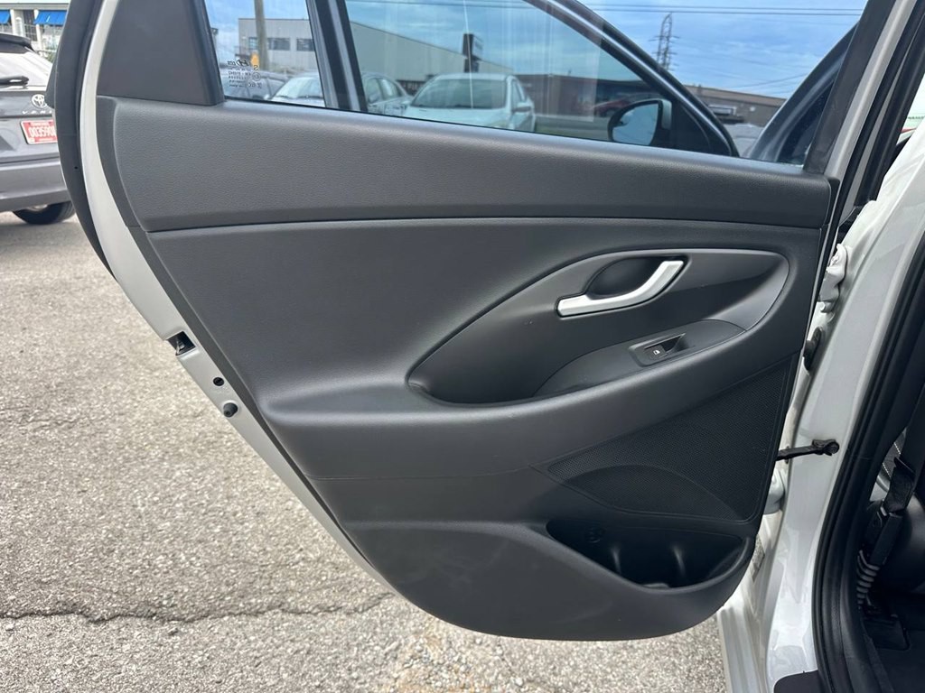 2018 Hyundai Elantra Image 17