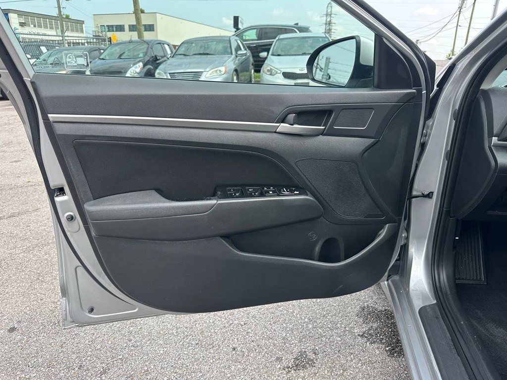 2020 Hyundai Elantra Image 16