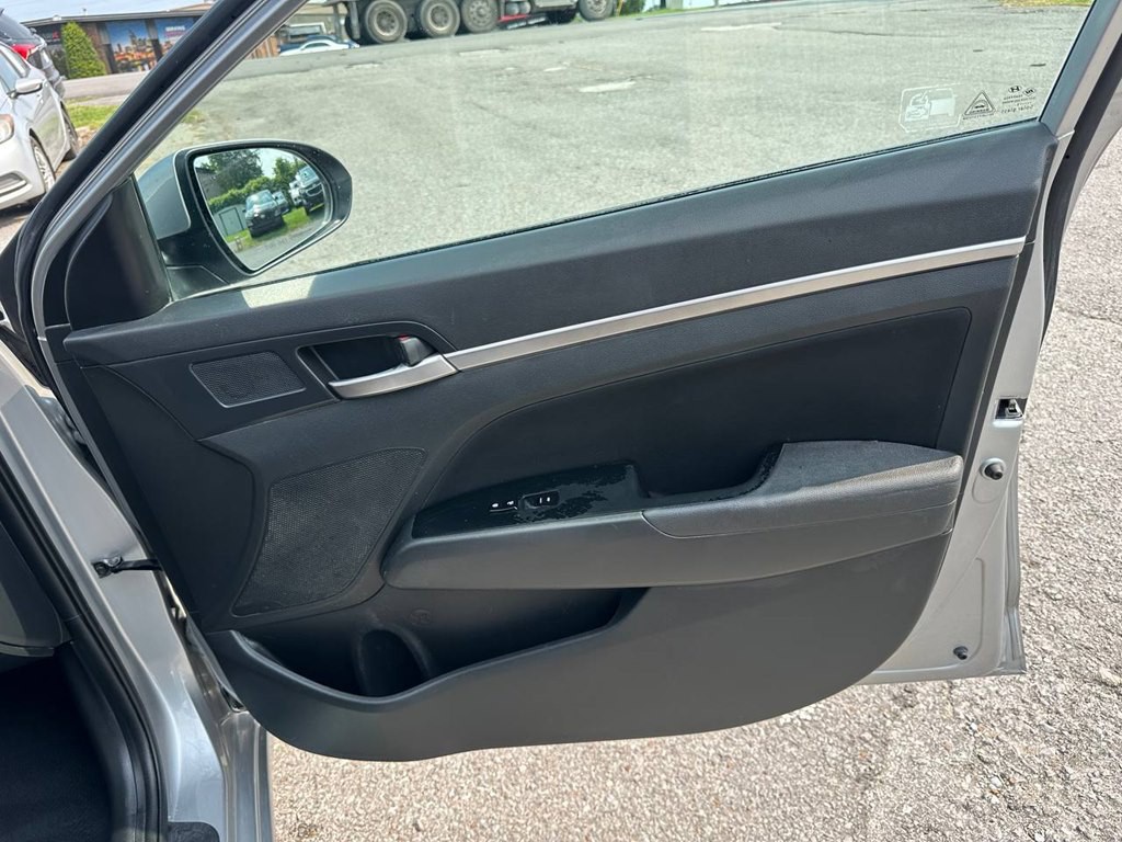 2020 Hyundai Elantra Image 26