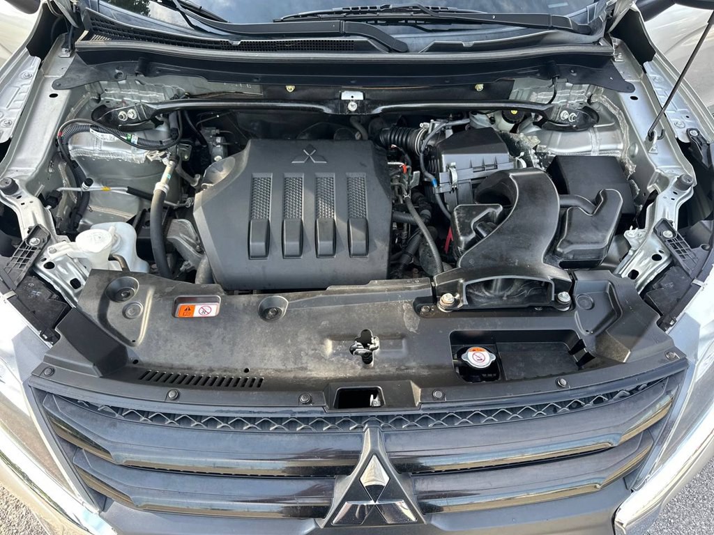 2019 Mitsubishi Eclipse Image 10