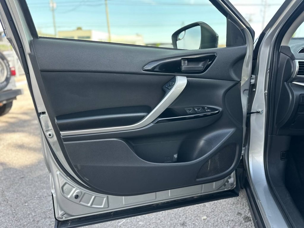 2019 Mitsubishi Eclipse Image 16