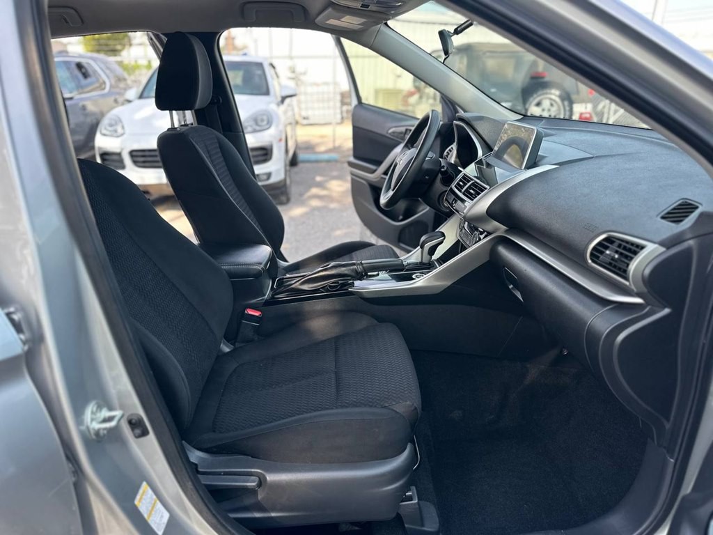 2019 Mitsubishi Eclipse Image 24