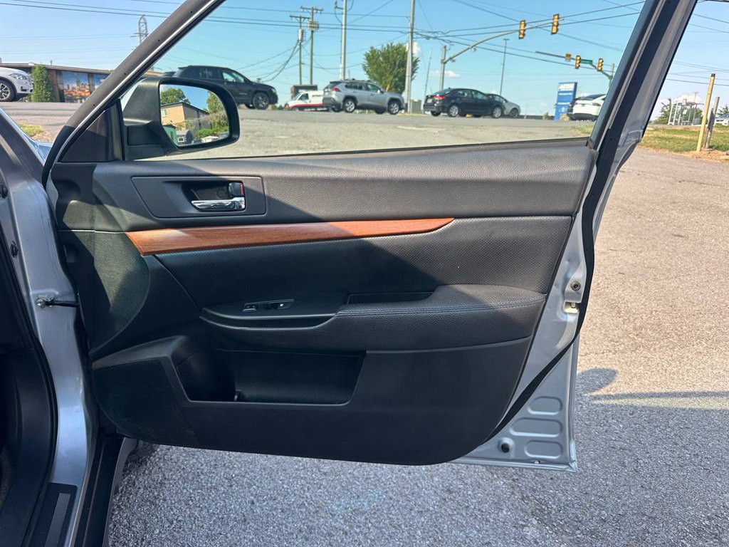 2014 Subaru Outback Image 25