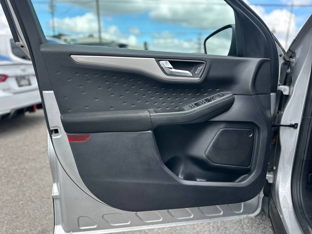 2020 Ford Escape Image 15