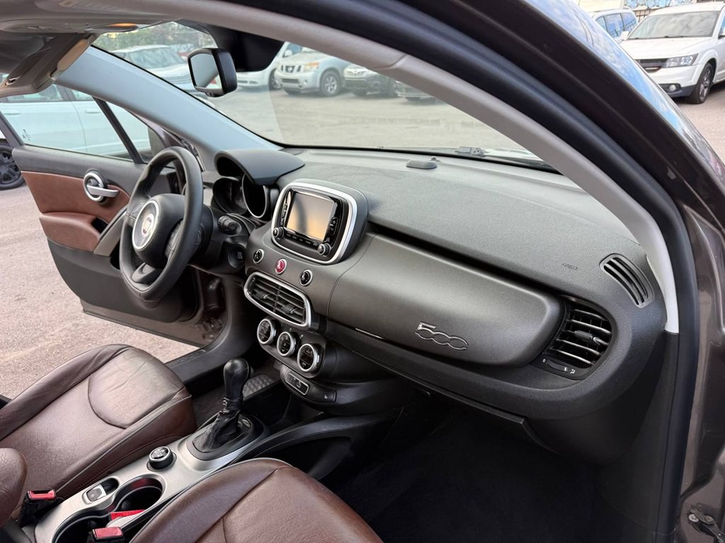 2016 FIAT 500 Image 11