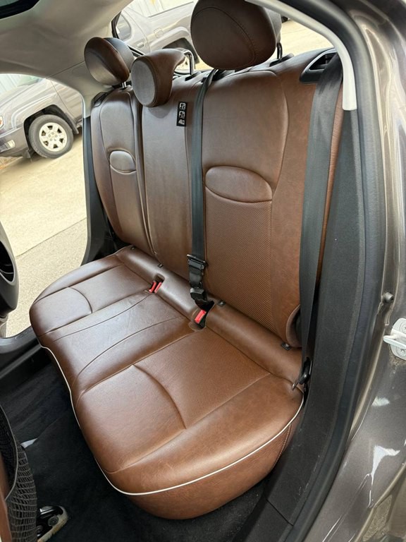 2016 FIAT 500 Image 13