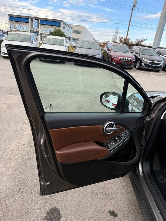 2016 FIAT 500 Image 24